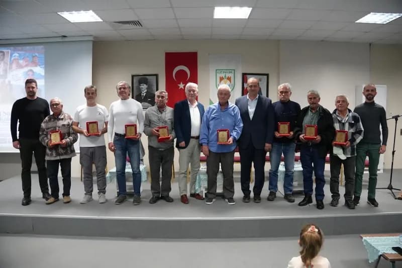 İznik’te Eski Sular Yeni Kulaçlar belgeseli kapsamında yüzücüler İznik Gölü kıyısında buluştu
