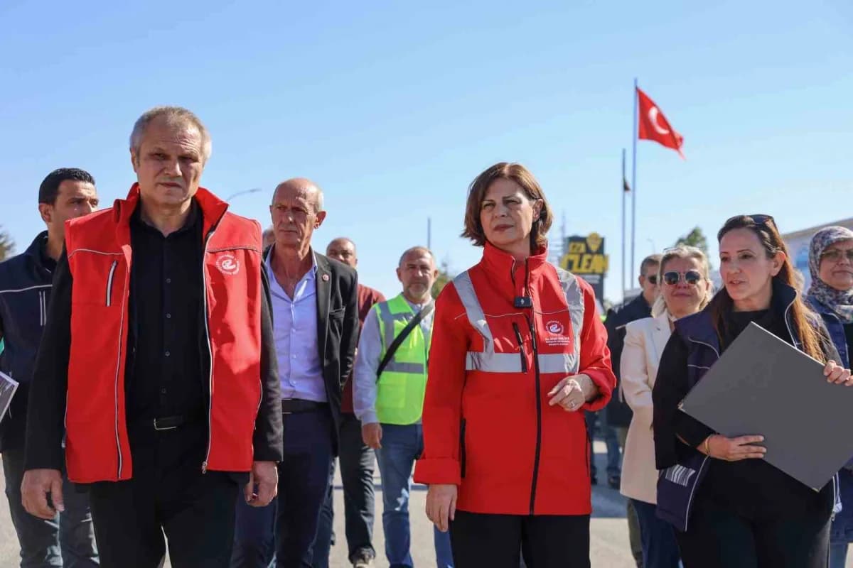 Eskişehir Büyükşehir Belediye Başkanı Ayşe Ünlüce, 100. Yıl Bulvarı'nın ikinci etabında tamamlanan asfalt çalışmalarını