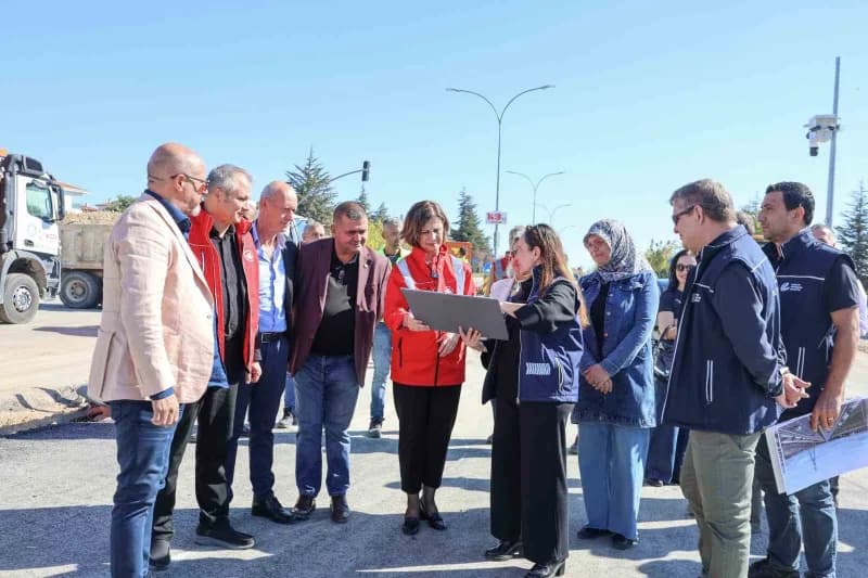 Eskişehir Büyükşehir Belediye Başkanı Ayşe Ünlüce, 100. Yıl Bulvarı'nın ikinci etabında tamamlanan asfalt çalışmalarını