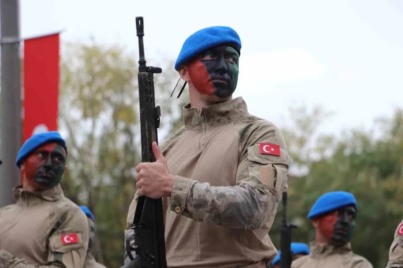 Eskişehir’de 29 Ekim Cumhuriyet Bayramı kutlamaları kapsamında düzenlenen törende bando gösterileri,