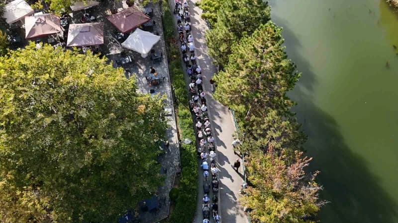 Eskişehir'de 75 Anne ve 75 bebeğinin aynı anda egzersiz yaptığı etkinlikte renkli görüntüler ortaya çıktı.