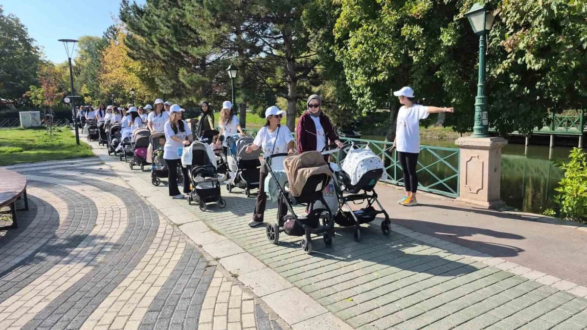 Eskişehir'de 75 Anne ve 75 bebeğinin aynı anda egzersiz yaptığı etkinlikte renkli görüntüler ortaya çıktı.
