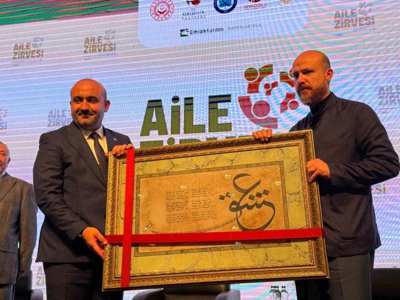 AK Parti Eskişehir İl Başkanı Gürhan Albayrak, günün anısına İlim Yayma Vakfı Mütevelli Heyeti Başkanı Necmeddin Bilal E