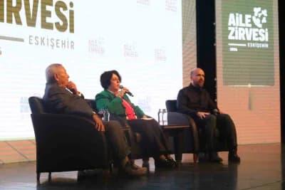 Eskişehir Osmangazi Üniversitesi Kongre ve Kültür Merkezi’nde düzenlenen Aile Zirvesi’nde Bilal Erdoğan konuşma yapıyor