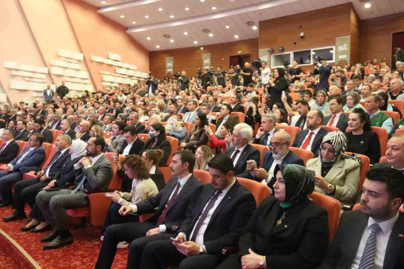 Eskişehir’de Aile Zirvesi, İlim Yayma Vakfı Mütevelli Heyeti Başkanı Necmeddin Bilal Erdoğan’ın katılımıyla Eskişehir Os