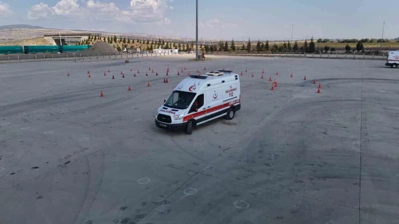 Eskişehir’de Ambulans sürücülerine Güvenli ve kontrollü Sürüş Eğitimi verildi