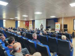 Eskişehir’de arıcılara orman yangınlarını önleme ve farkındalık eğitimi semineri düzenlenirken katılımcılar eğitim alıyo