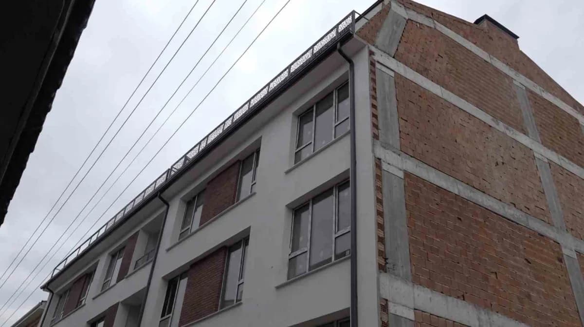 Eskişehir'de kendisini müteahhit olarak tanıtıp çevresine güven veren m.a.z.'nin, aralarında iş insanları, arsa sahipler