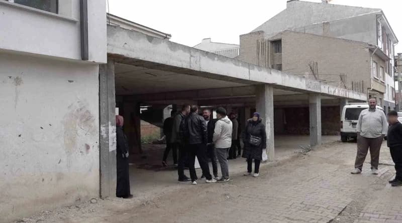 Eskişehir'de kendisini müteahhit olarak tanıtıp çevresine güven veren m.a.z.'nin, aralarında iş insanları, arsa sahipler