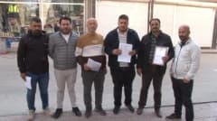 Eskişehir Odunpazarı Emek Mahallesi Yanartaş Sokak’ta müteahhitin ofisi önünde toplanan mağdurlar