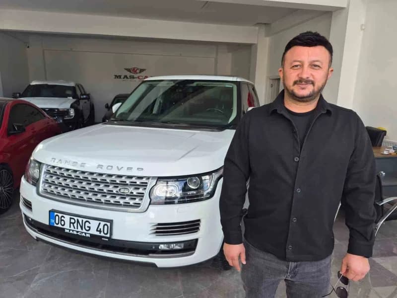 Eskişehir'de elektrikli araçlara olan yoğun talebi gösteren oto galerisi