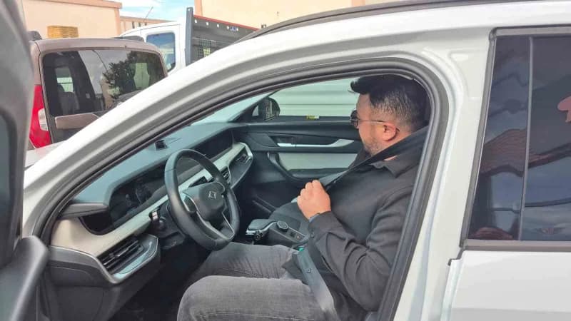 Eskişehir'de oto galericilik yapan Safa Güngören, elektrikli araçlara yoğun talep gösterildiğini ve