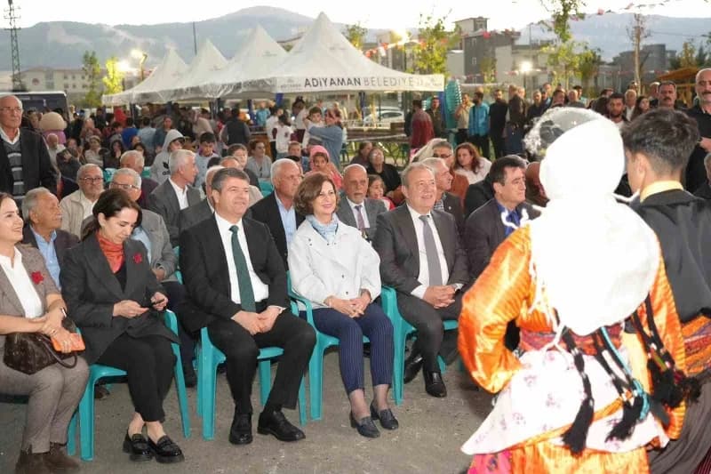 Eskişehir Büyükşehir Belediye Başkanı Ayşe Ünlüce’nin armağanı olarak Adıyaman Yeni Mahalle’de yaptırılan 15 bin 200 met