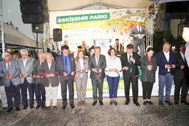 Eskişehir Büyükşehir Belediyesi tarafından Adıyaman’da yapımı tamamlanan 15 bin 200 metrekarelik Eskişehir Parkı, düzenl