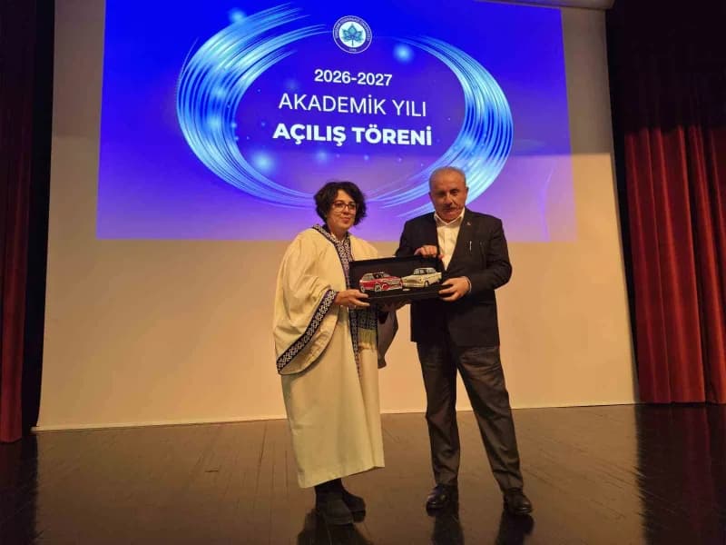Büyük Millet Meclisi (TBMM) 29. Başkanı Prof. Dr. Mustafa Şentop ve emine Gümüşsoy