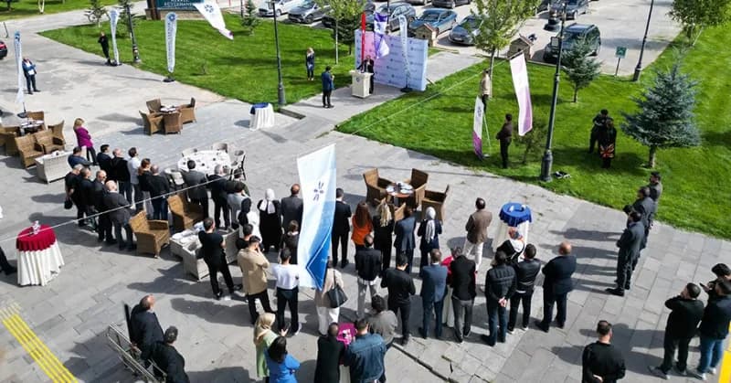 Erzurum Teknik Üniversitesi'nde 5 yıllık tam akreditasyon kutlama programından akademik ve idari personelin katılımıyla
