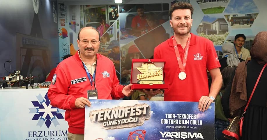 Erzurum Teknik Üniversitesi öğretim üyesi Dr. Adem Kantar TÜBA-TEKNOFEST Doktora Bilim Ödülü töreninde