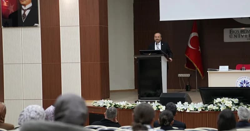 Erzurum Teknik Üniversitesi’nde Terörsüz Türkiye paneli sırasında konuşma yapan akademisyenler ve katılımcılar
