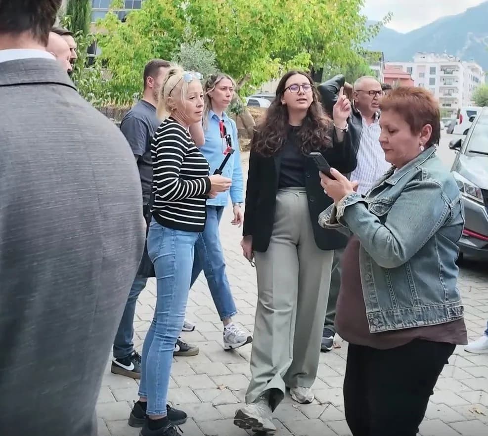 Yeni Parti Pamukkale İlçe Başkanı Uğur Coşkun’un ev hapsindeki Ahmet Gümüş için yaptığı basın açıklaması sırasında yaşan