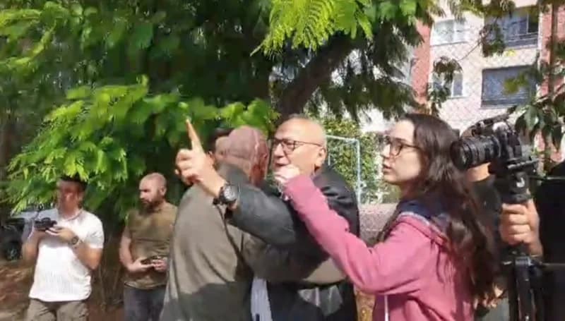 Yeni Parti Pamukkale İlçe Başkanlığının, yaklaşık 120 gündür ev hapsinde bulunan Ahmet Gümüş'le ilgili, oturduğu sitede
