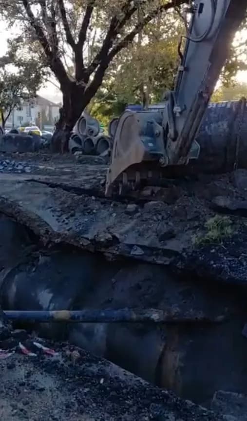 İstanbul Eyüpsultan’da devam eden altyapı çalışmalarında sabah saatlerinde kısmi çökme meydana geldi. Çökmenin yaşandığı