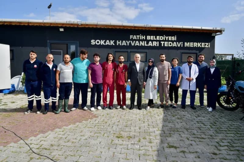 Fatih Belediye Başkanı Mehmet Ergün Turan (Sağdan yedinci) "Yedikule'yi daha nitelikli bir yaşam ve tedavi alanına dönüş