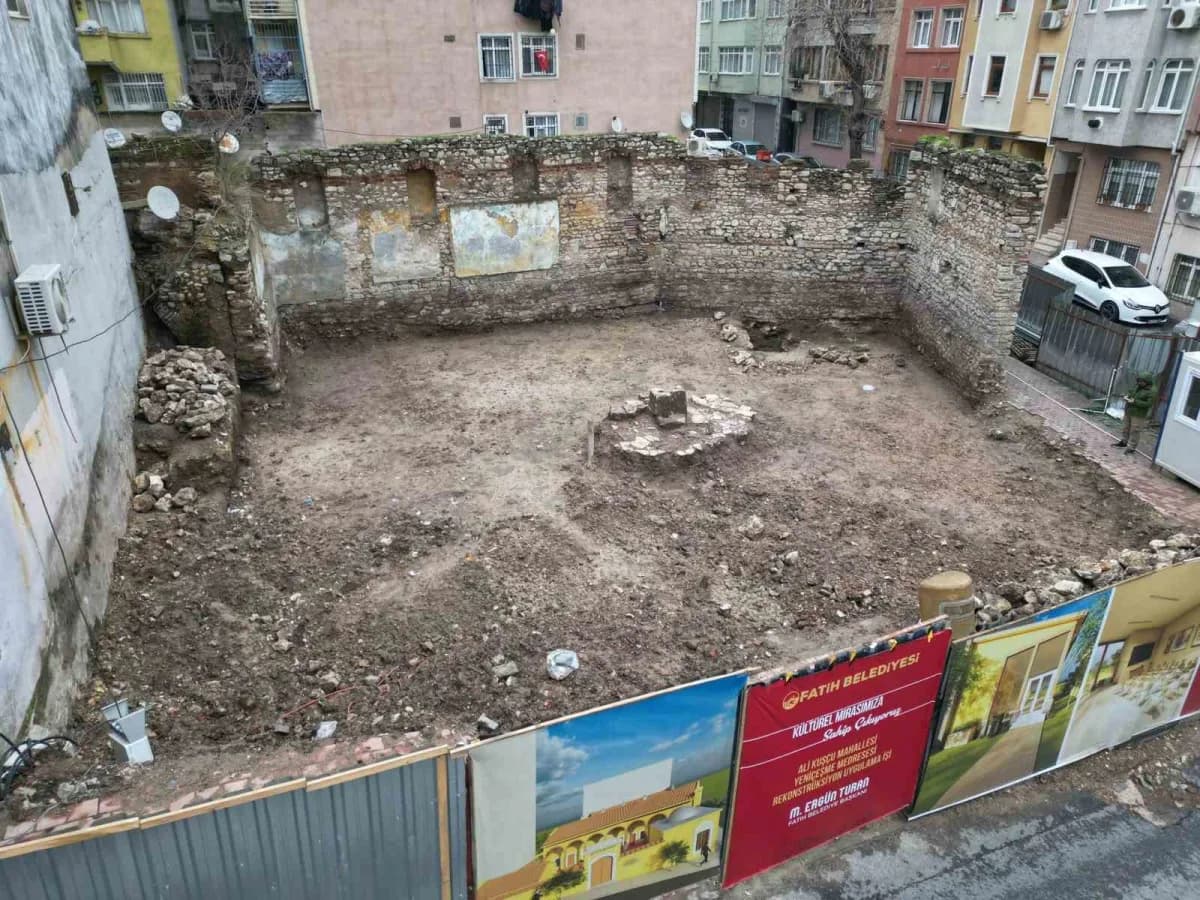 Perviz Efendi Medresesi, arkeolojik kazılarda ortaya çıkarılan özgün yapı izlerini esas alarak yeniden ihya edildi