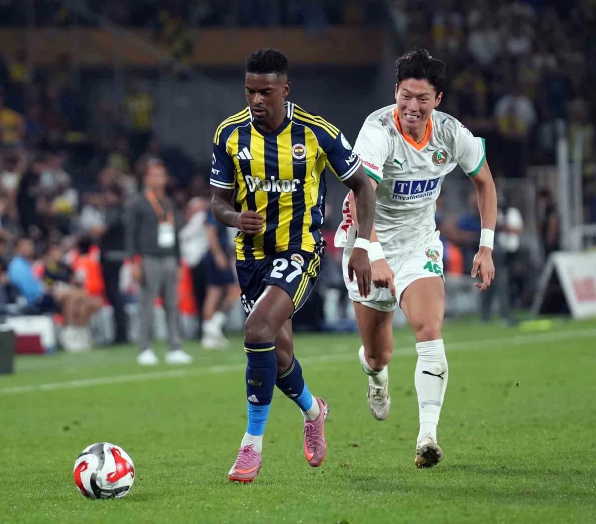 Fenerbahçe ile Alanyaspor arasında oynanacak Trendyol Süper Lig maçı öncesi takım oyuncuları sahada hazırlanıyor