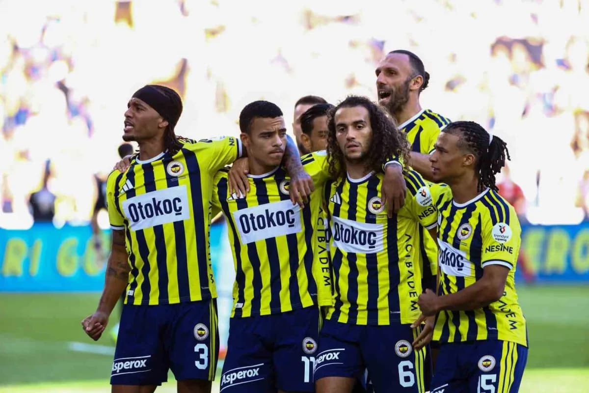 Fenerbahçe, Trendyol Süper Lig'de yarın Corendon Alanyaspor'u konuk edecek.