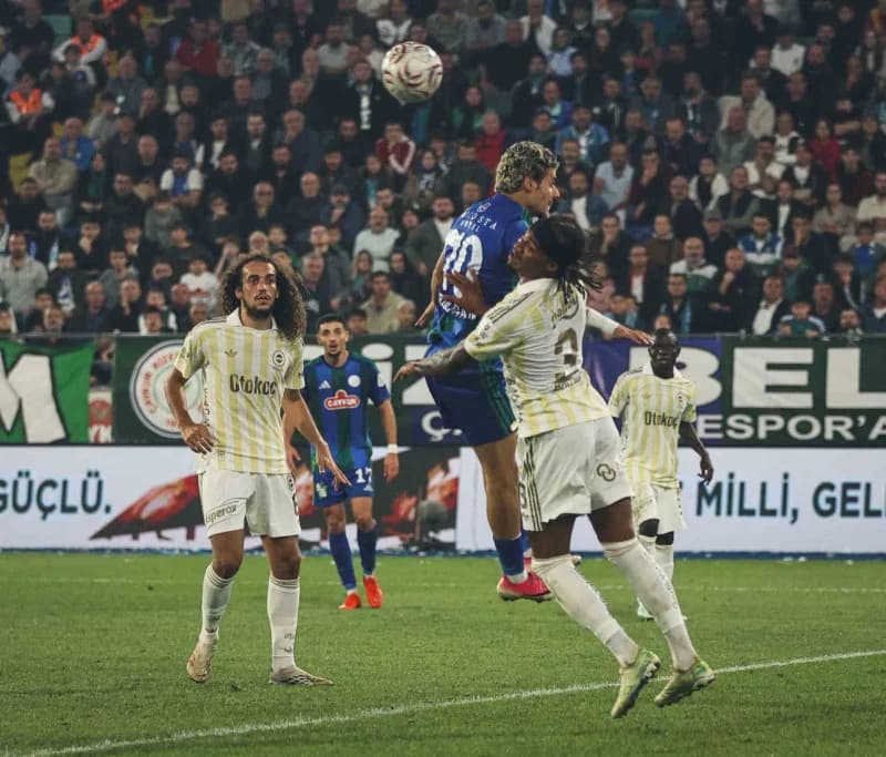 Trendyol Süper Lig’in 7. Haftasında Fenerbahçe, deplasmanda karşılaştığı Çaykur Rizespor'u 3-0 mağlup etti.