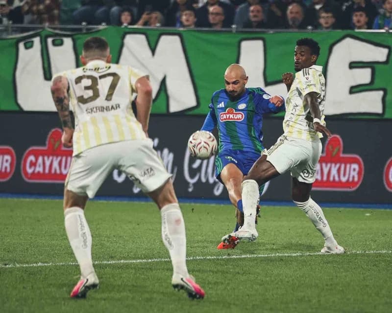 Trendyol Süper Lig’in 7. Haftasında Fenerbahçe, deplasmanda karşılaştığı Çaykur Rizespor'u 3-0 mağlup etti.