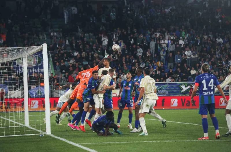 Trendyol Süper Lig’in 7. Haftasında Fenerbahçe, deplasmanda karşılaştığı Çaykur Rizespor'u 3-0 mağlup etti.