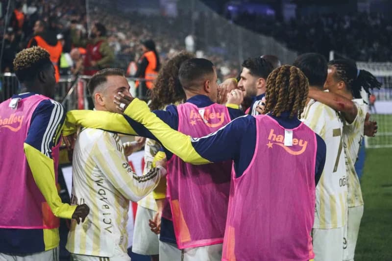 Trendyol Süper Lig’in 7. Haftasında Fenerbahçe, deplasmanda karşılaştığı Çaykur Rizespor'u 3-0 mağlup etti.