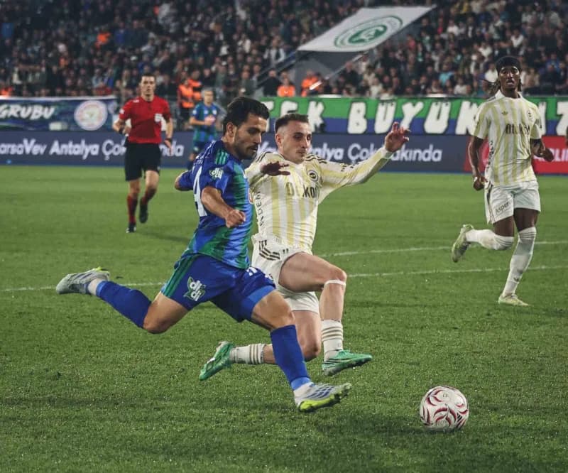 Trendyol Süper Lig’in 7. Haftasında Fenerbahçe, deplasmanda karşılaştığı Çaykur Rizespor'u 3-0 mağlup etti.