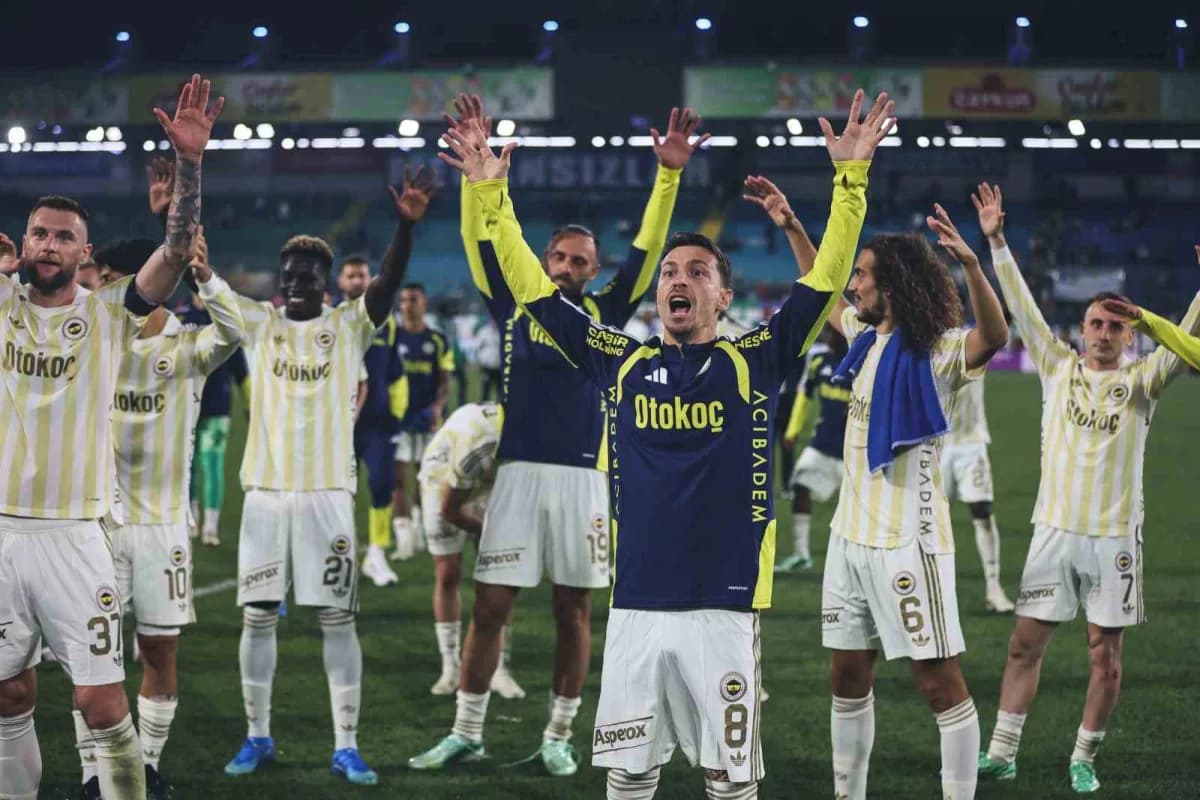Trendyol Süper Lig’in 7. Haftasında Fenerbahçe, deplasmanda karşılaştığı Çaykur Rizespor'u 3-0 mağlup etti.
