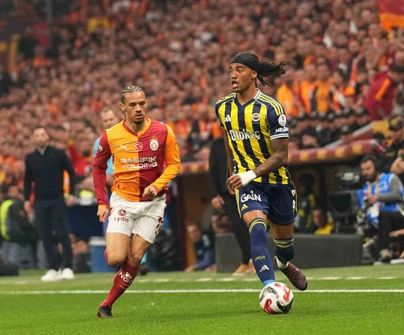 Fenerbahçe, Trendyol Süper Lig'de yarın Galatasaray ile karılaşacak. (Arşiv)