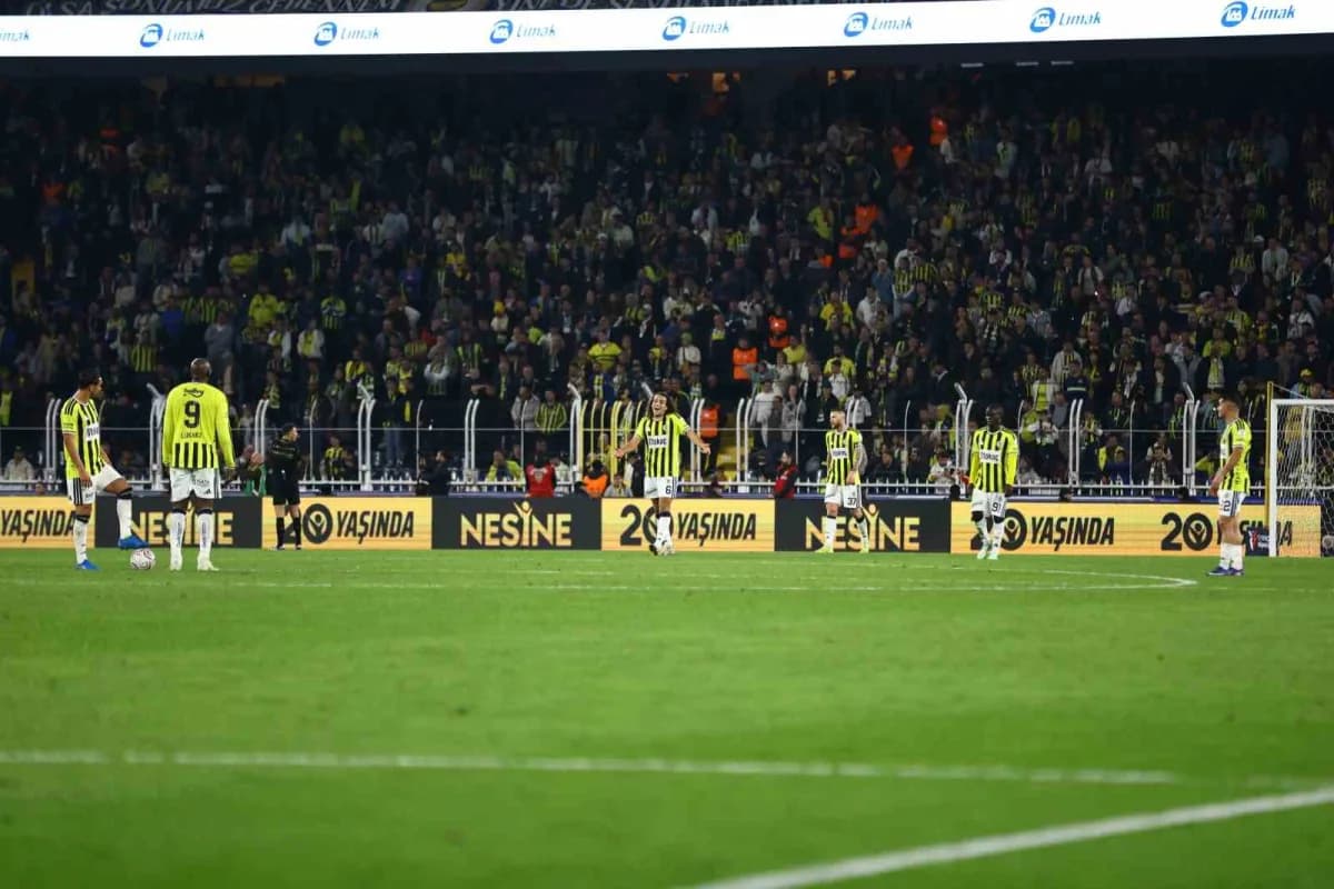 Fenerbahçe, ligde üst üste 2. mağlubiyetini aldı