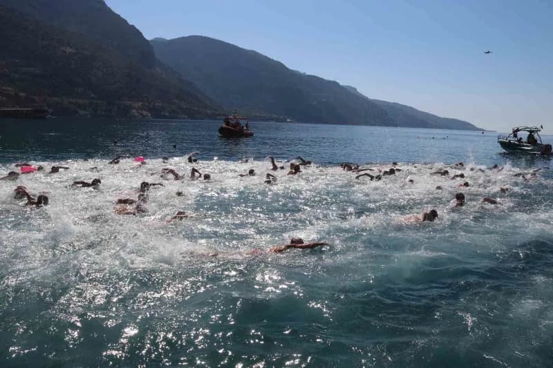 Fethiye’de Açık Su Yüzme Yarışları Başladı