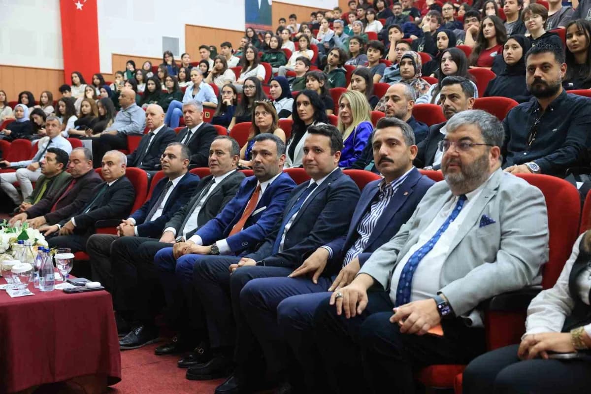 Mersin’de lise öğrencilerinin Girişimcilik ve Yenilikçi proje üretme becerilerini geliştirmek amacıy