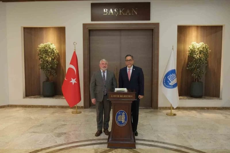 Filipinler’in Ankara Büyükelçisi Jaime Ramon t. Ascalon Jr., Çorum Belediye Başkanı Dr. Halil İbrahim Aşgın’ı ziyaret et