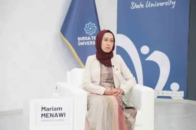 Bursa Teknik Üniversitesi'nde Filistin meselesi üzerine konuşan sosyolog Mariam Menawi programda konuşuyor