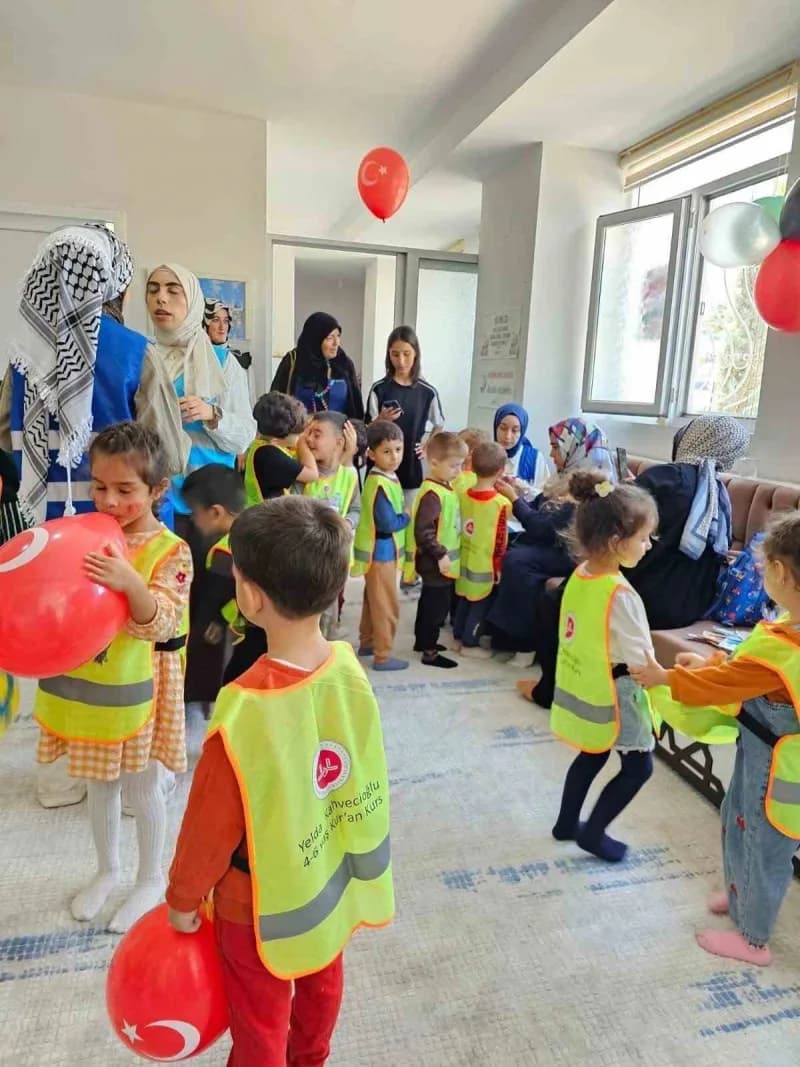 Gazipaşa Müftülüğü Gençlik Merkezi’nde düzenlenen etkinliğe, müftülüğe bağlı 4-6 yaş Kur’an kurslarında eğitim gören öğr