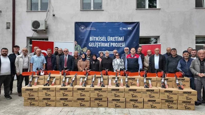 Düzce Merkez ve Akçakoca’da yüzde 50'si Bakanlık destekli 102 fındık üreticisine motorlu testere, budama makası ve el te