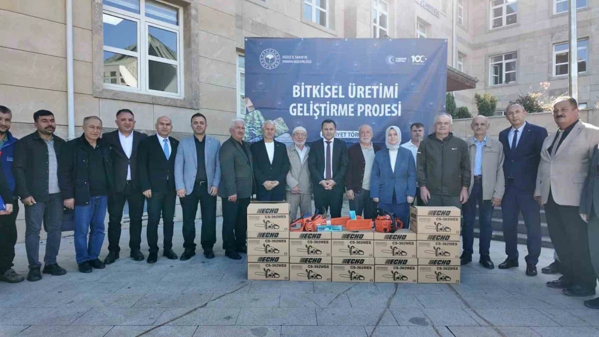 Düzce Merkez ve Akçakoca’da yüzde 50'si Bakanlık destekli 102 fındık üreticisine motorlu testere, budama makası ve el te