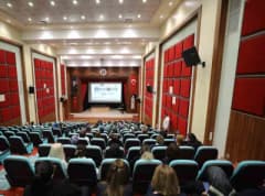 Elazığ Fırat Üniversitesi Hastanesi’nde Dünya Artrit Günü etkinliğinde sağlık çalışanları bilgilendiriliyor