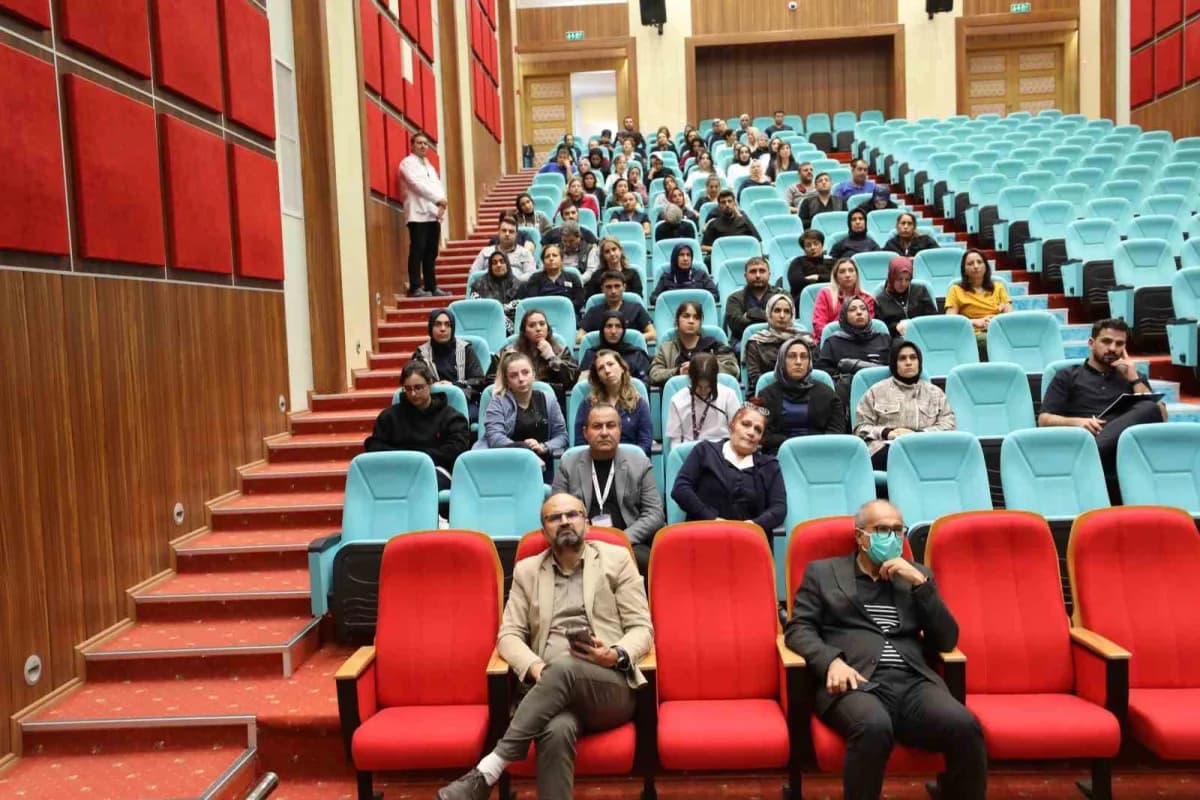 Elazığ Fırat Üniversitesi hastanesinde, dünya artrit günü etkinliği gerçekleştirildi