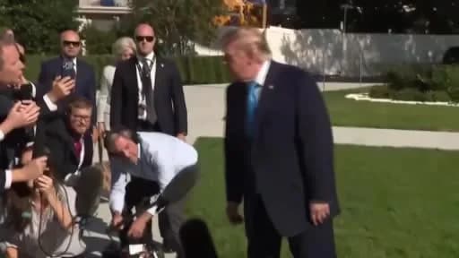 ABD Başkanı Donald Trump basın mensuplarına açıklama yaparken