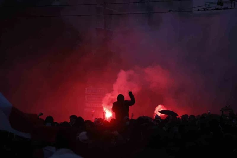 Fransa'da öğrenciler, sendikalar ve çeşitli toplumsal hareketlerin çağrısıyla ülke genelinde gösteri