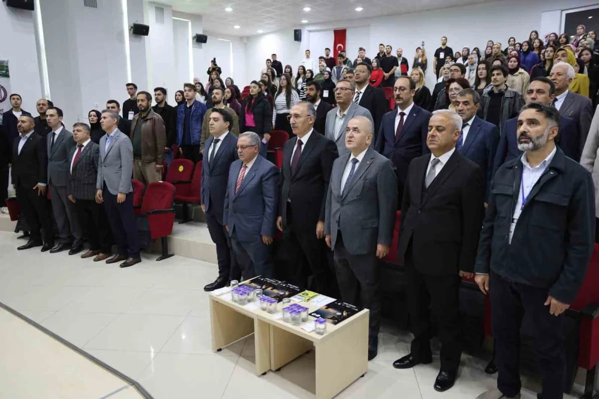 Elazığ Fırat Üniversitesi İletişim Fakültesi tarafından 3. Fırat Kısa Film Festivali yapılan törenle başladı