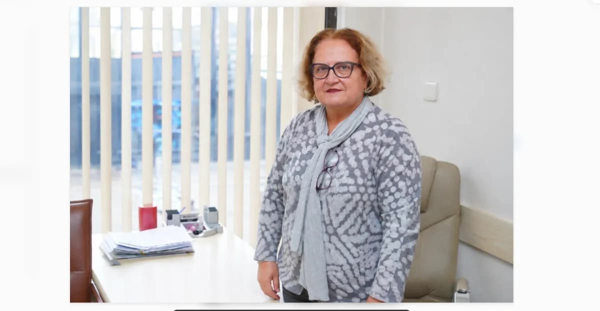 Füsun Atay, Ayvalık Kent Konseyi Başkanlığına adaylığını açıklarken konuşuyor